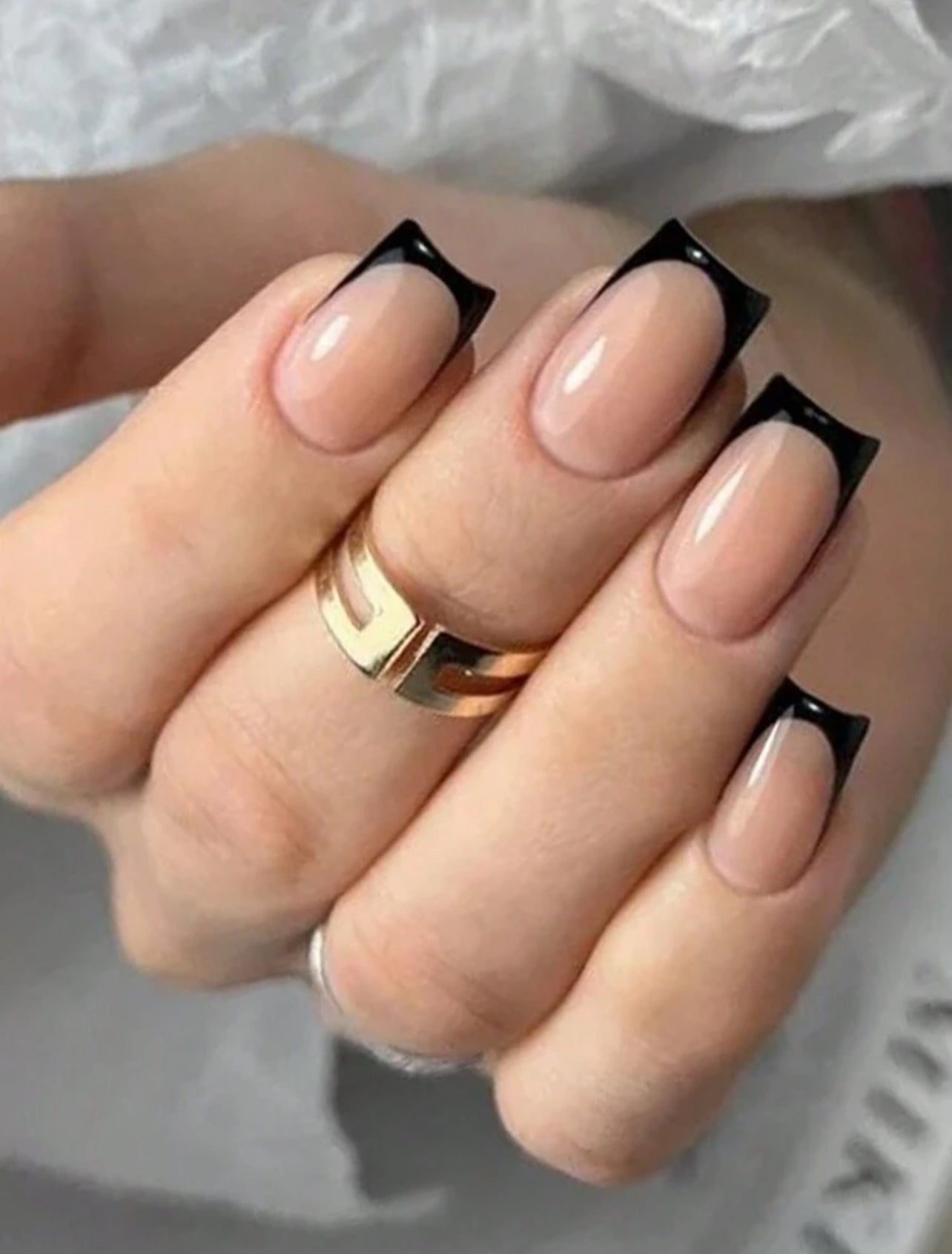 Chezie nails black French