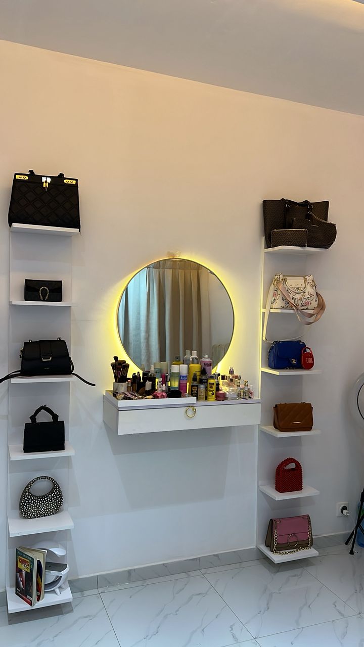 Panneau d’étagères fines