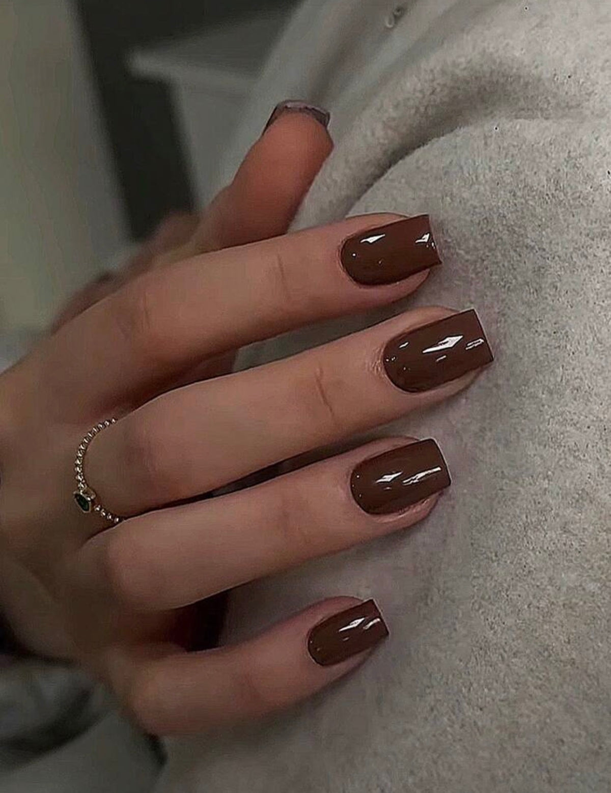 Carré marron foncée